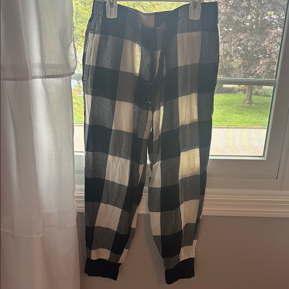 Old Navy Black and White Jogger Sweatpants